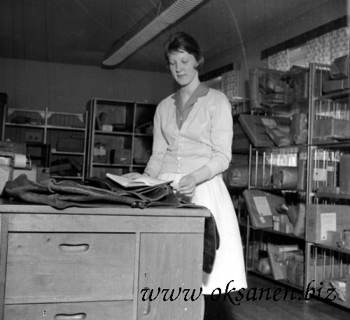 900_tjej_pa_posten_1958_X.jpg
